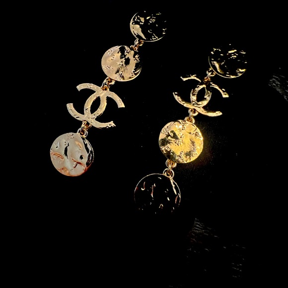 Chanel Earrings Brand New Never Worn! Comes with receipt and box 3 inch drop - Picture 7 of 9